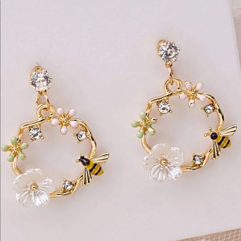 Spring Bee Floral Wreath drop earrings 🐝